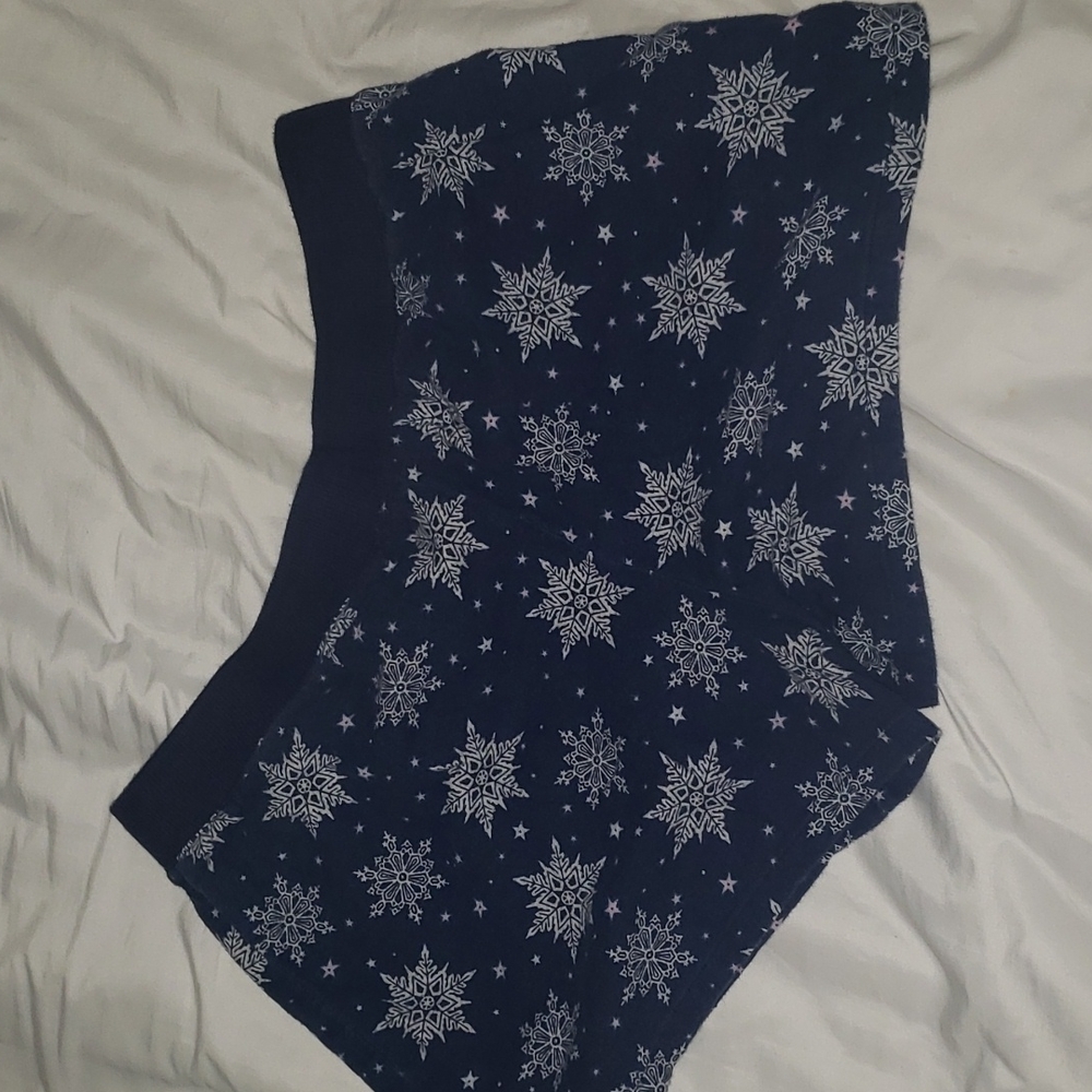 Nautica Blue Pajama shorts with snowflakes 3/$15 - Picture 2 of 4